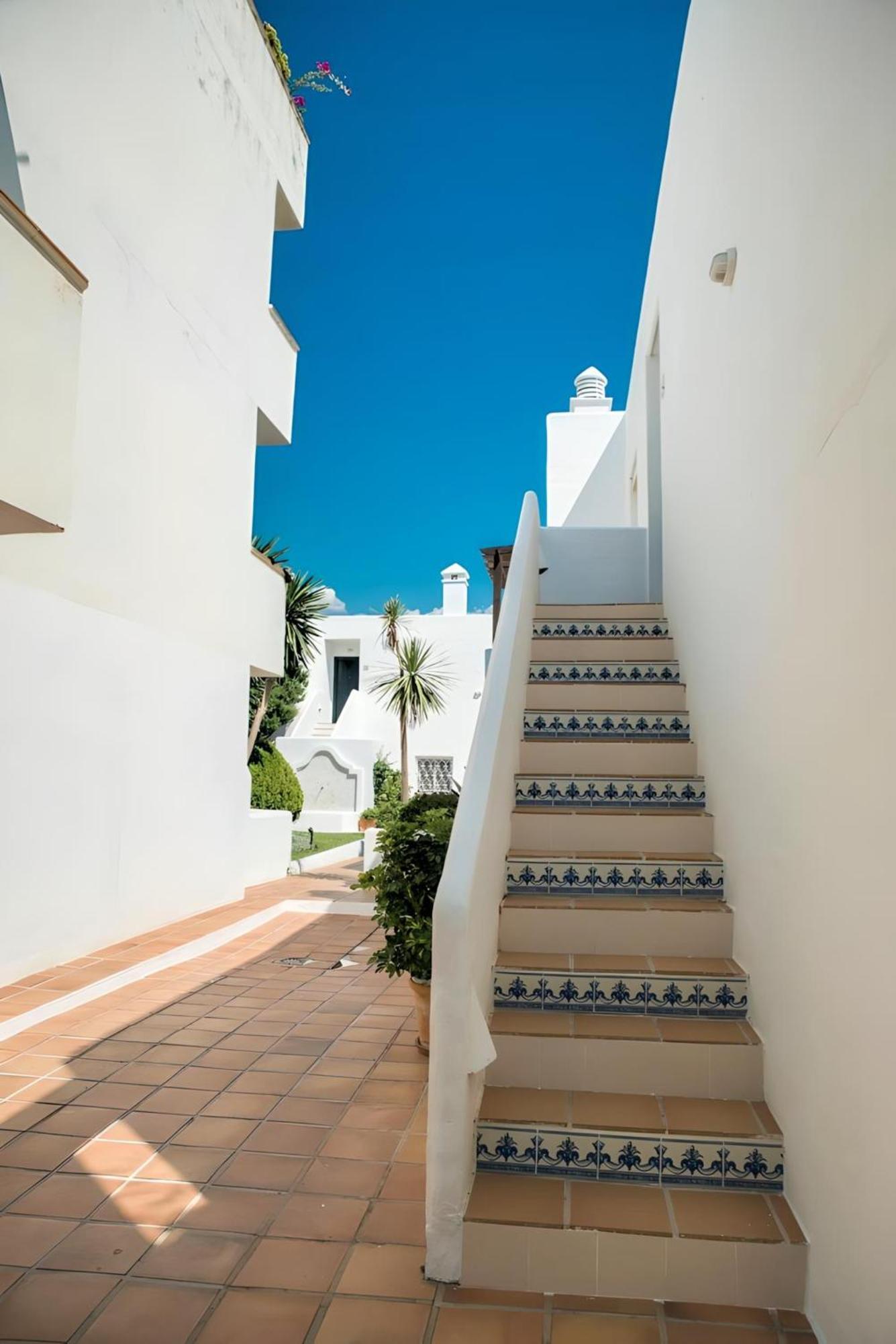 Gorgeous 2Br Apt. W/ Mountain View Puerto Banus Marbellac Extérieur photo